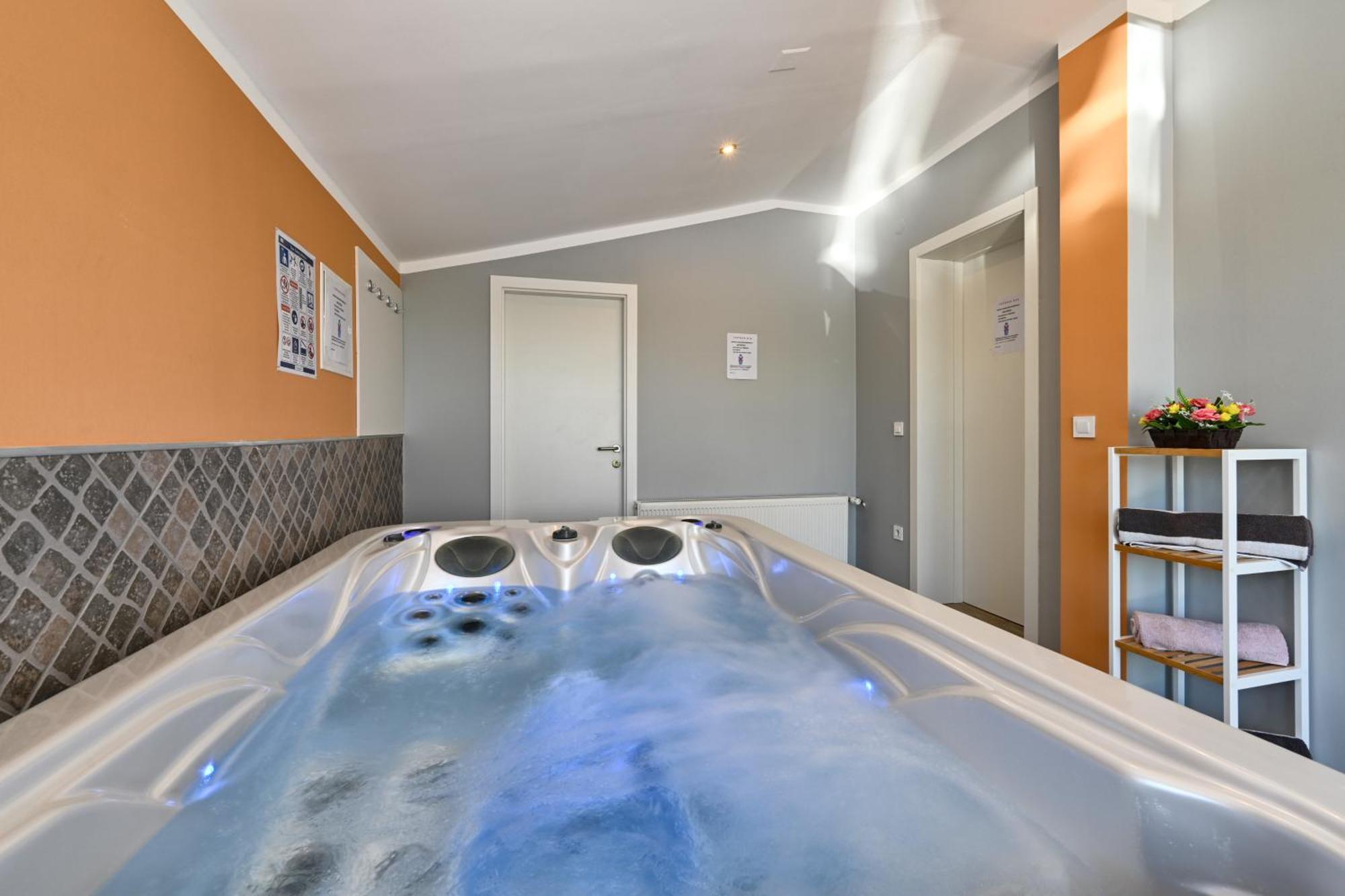 Cvetkova Hiza Sa Jacuzzijem Villa Tuheljske Toplice Dış mekan fotoğraf