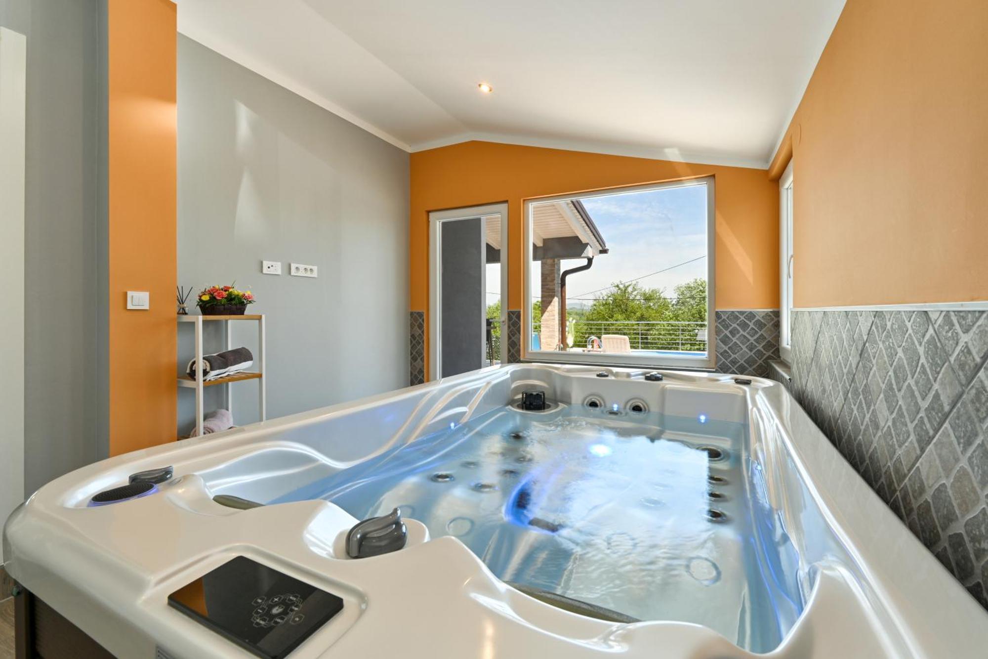 Cvetkova Hiza Sa Jacuzzijem Villa Tuheljske Toplice Dış mekan fotoğraf